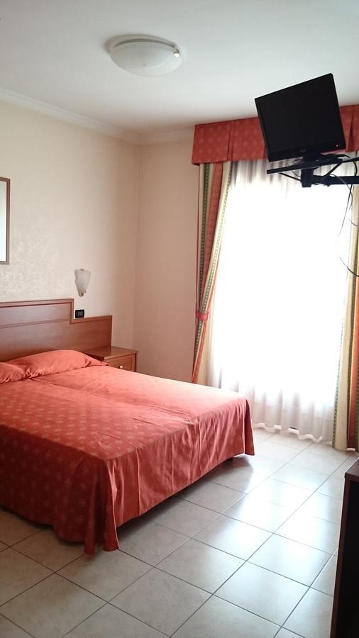 Hotel Holiday House San Giovanni Rotondo Exterior photo