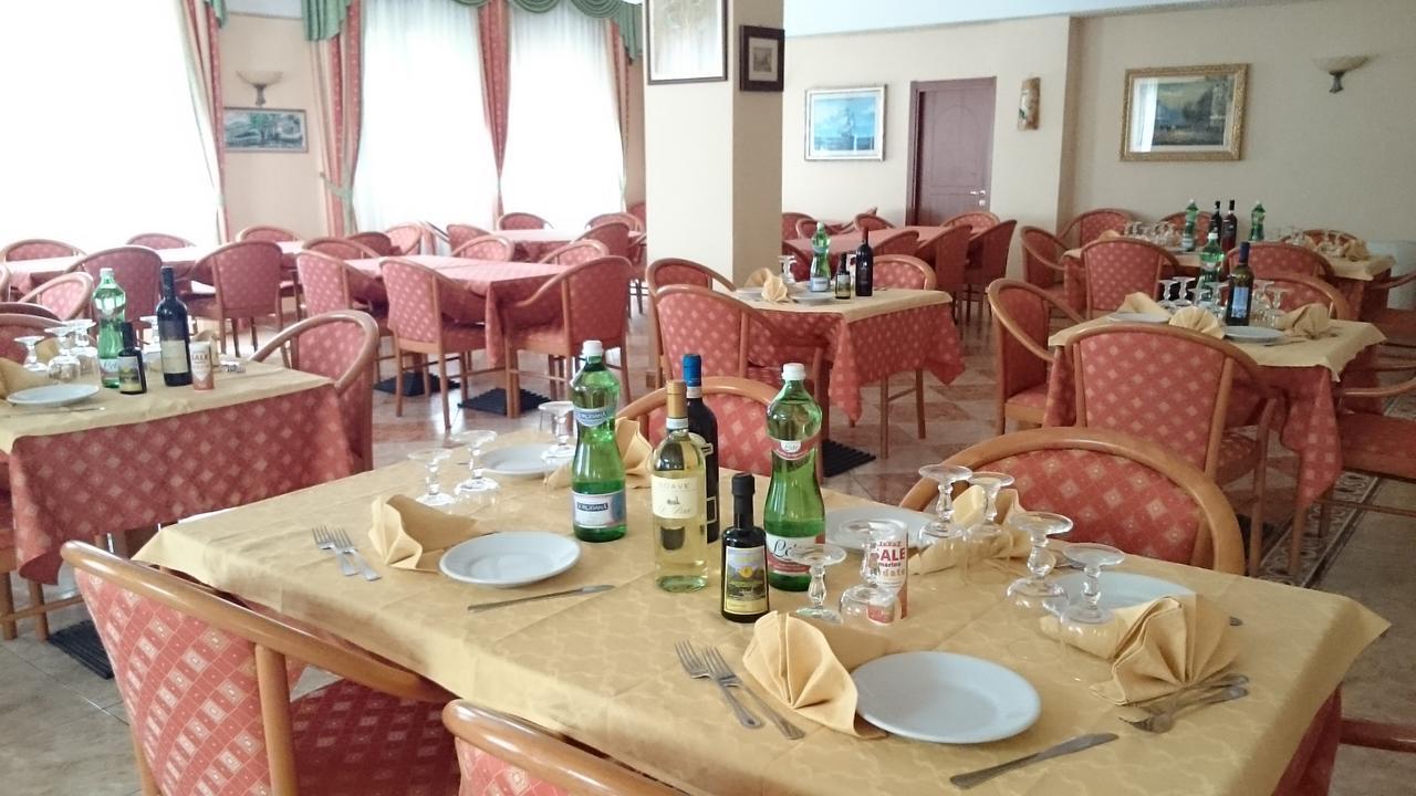 Hotel Holiday House San Giovanni Rotondo Exterior photo