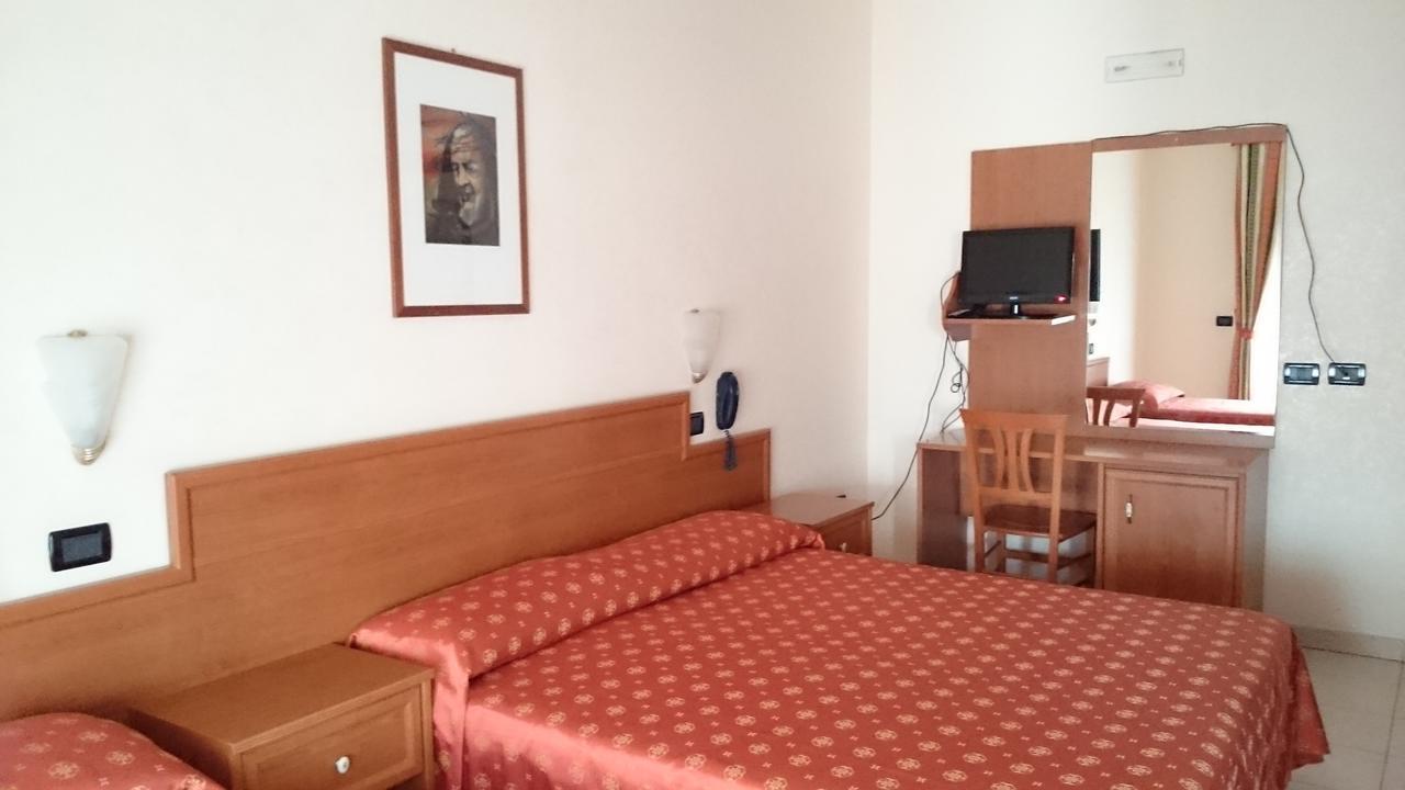 Hotel Holiday House San Giovanni Rotondo Exterior photo
