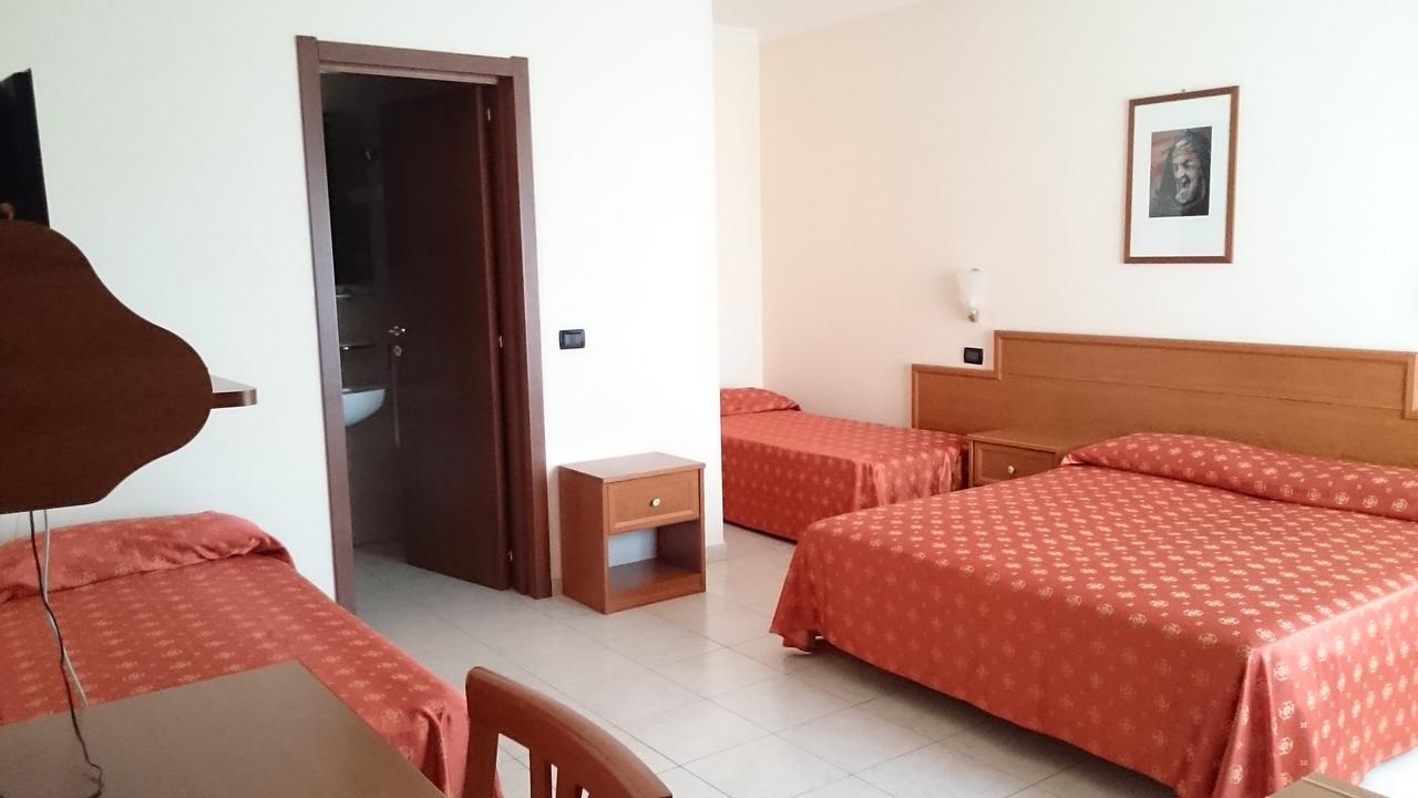 Hotel Holiday House San Giovanni Rotondo Exterior photo